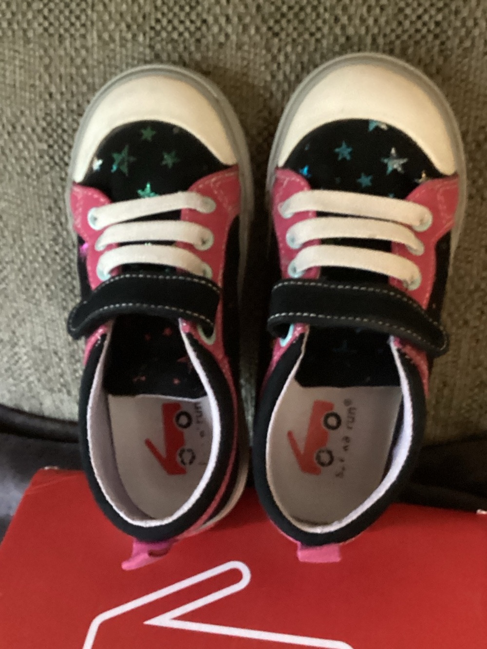Girls black sneakers with stars that will ship the in box. They are size 11 1/2.